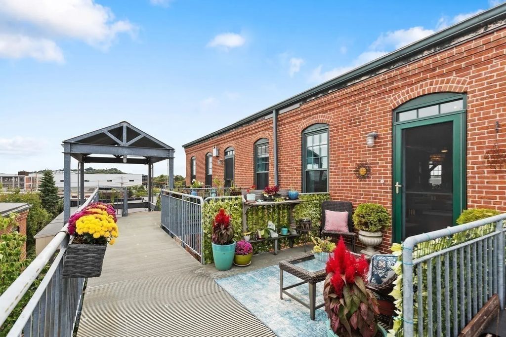 60 Dudley St #32, Chelsea