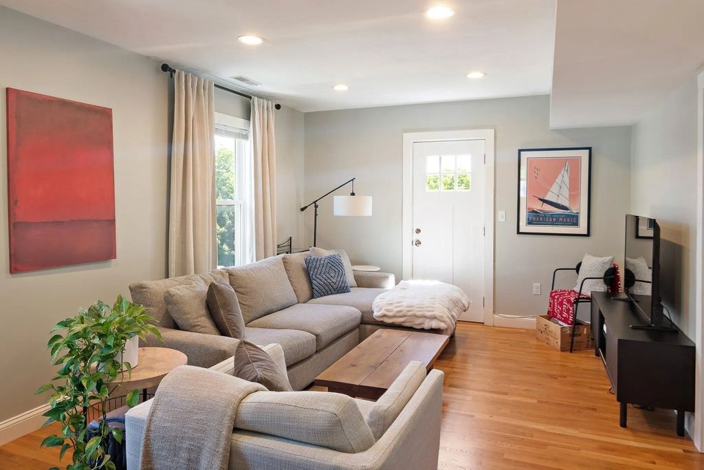 32 Oakland Street #32, Newton