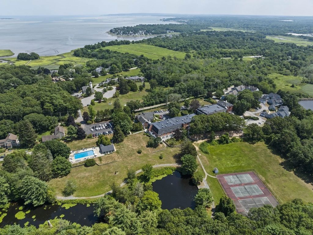 100 Parks St #18, Duxbury