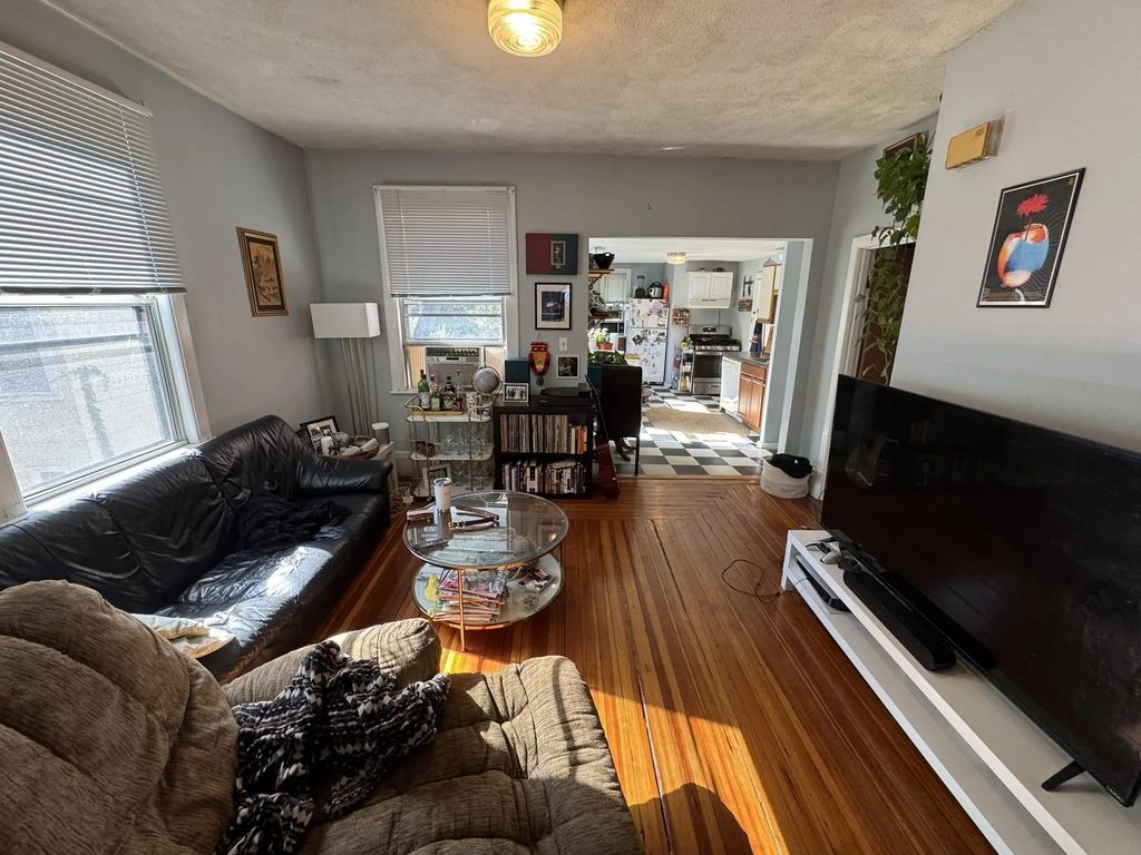 192 Holland St #2, Somerville