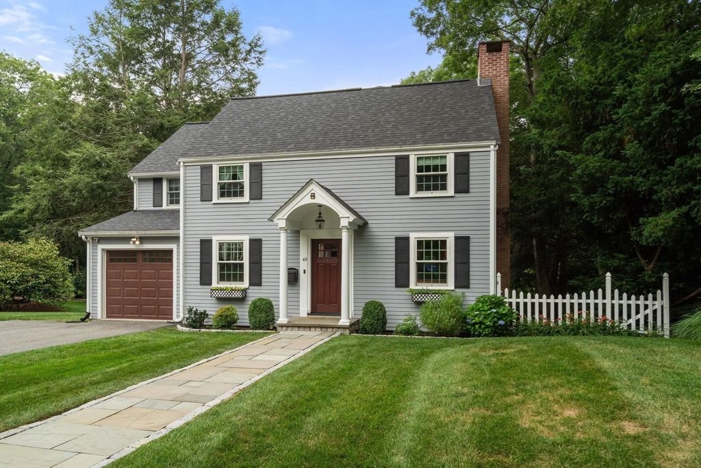 42 Sheridan Rd, Wellesley