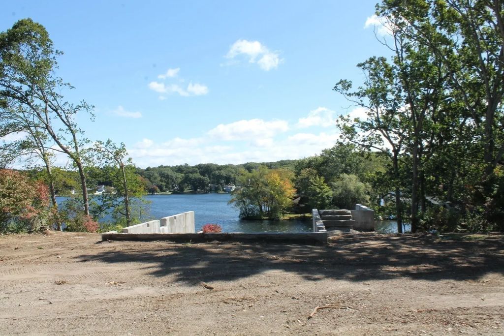133 Lakeshore, Blackstone