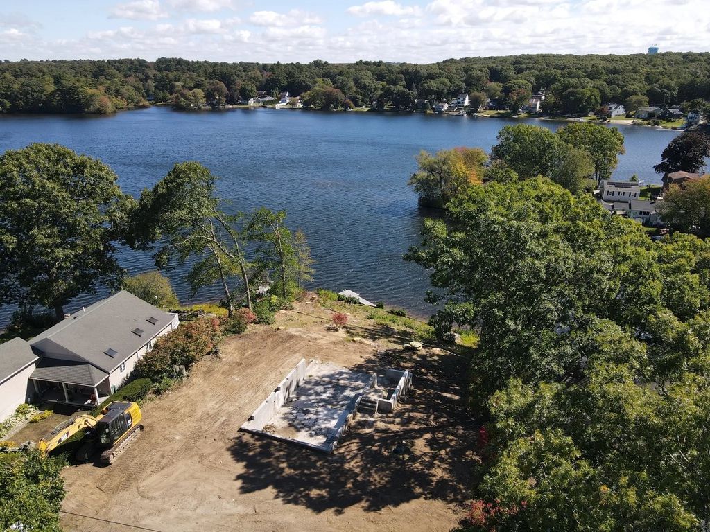 133 Lakeshore, Blackstone
