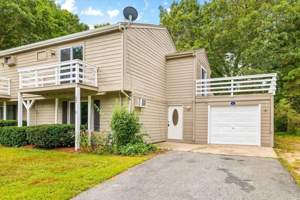 21 Surrey Ln #21, Bourne