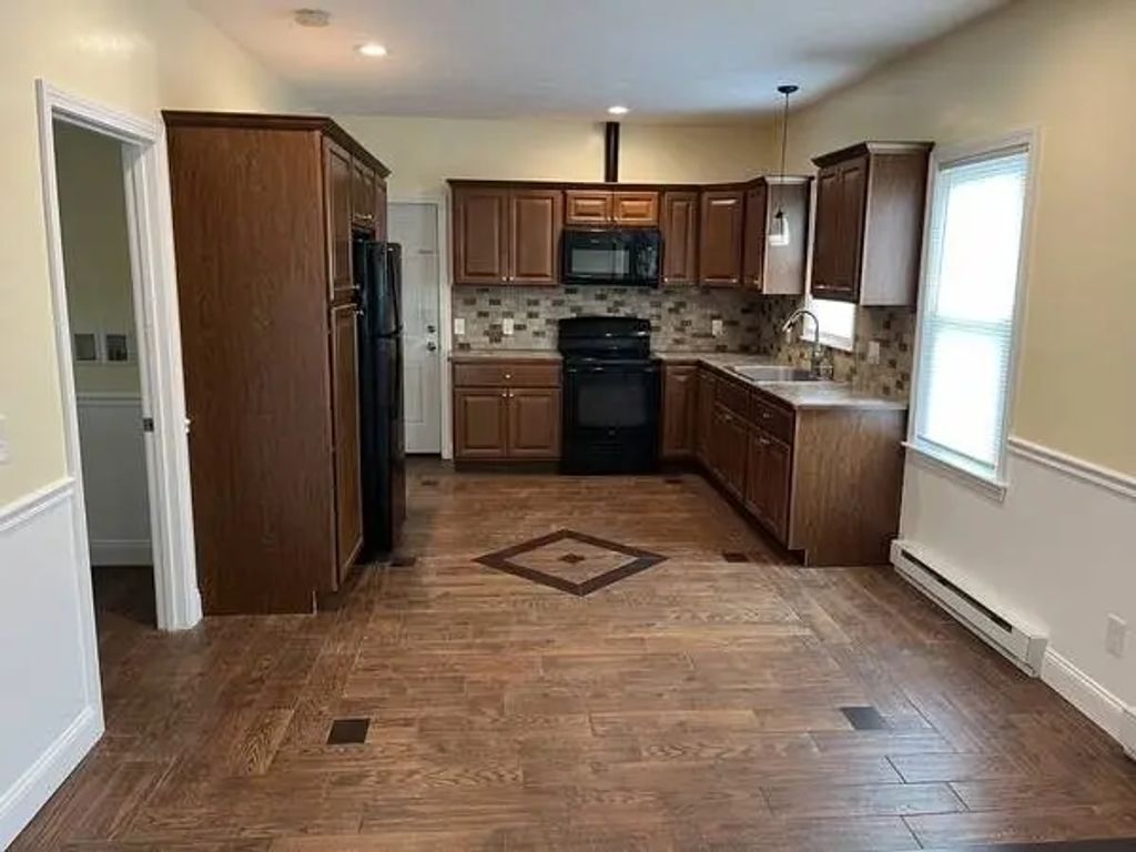 4 Wakefield St #1, Webster