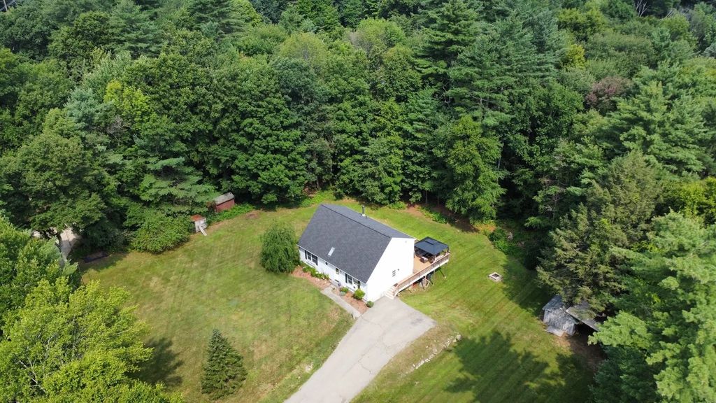 1 Barefoot Ln, Brookfield