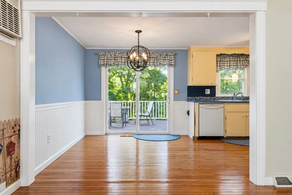 5 Glenwood Cir, Attleboro