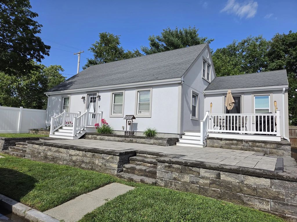 10 Wayne St, Fall River
