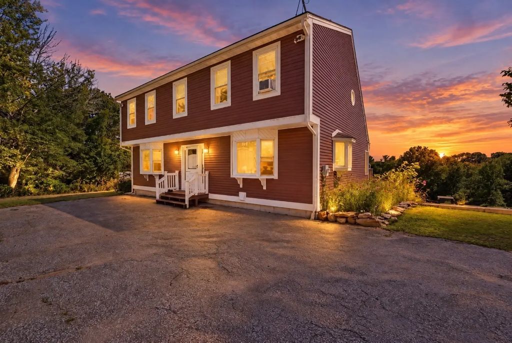 731 E Hill Rd, Oakham