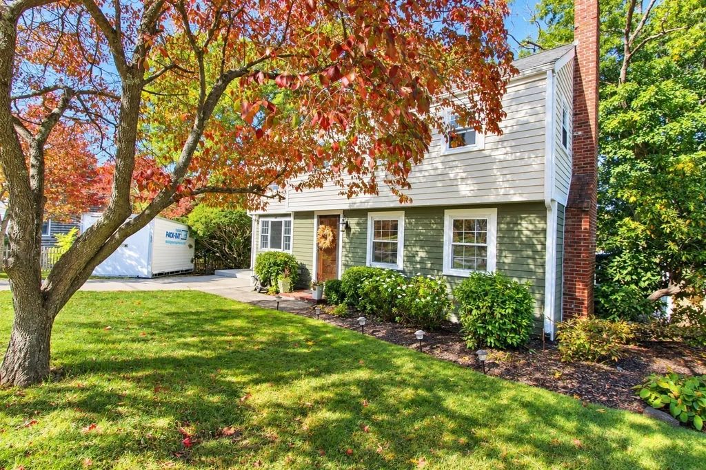 31 Governor Andrew Road, Hingham