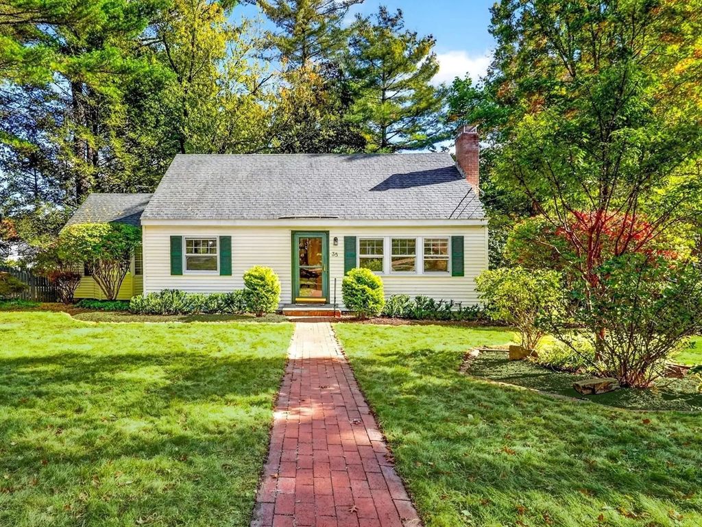 35 Mohawk Dr, Acton