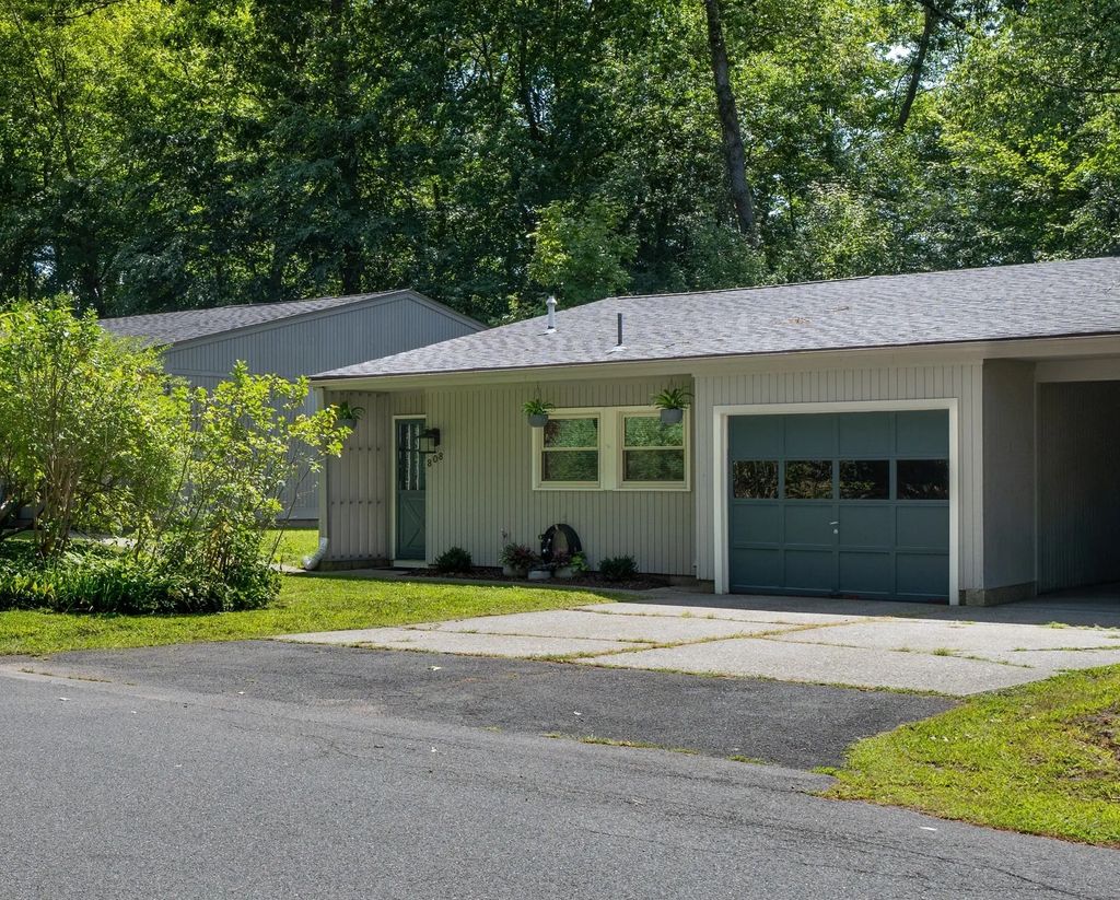 808 Fairway Ave #808, Montague