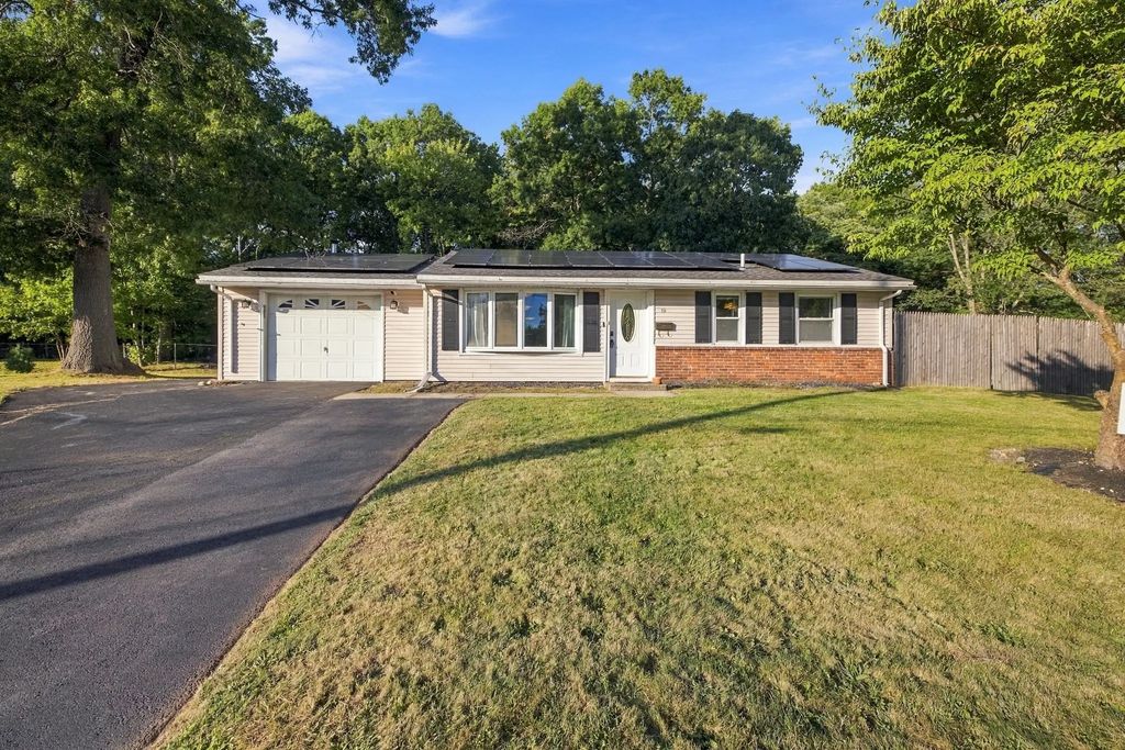 19 Waleco Rd, Brockton