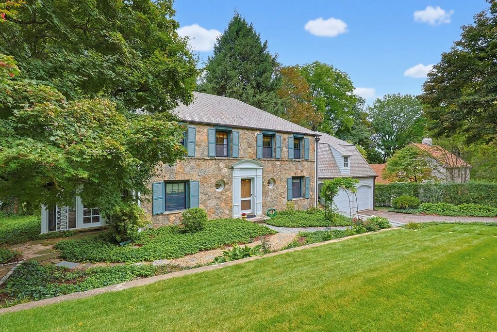 28 Drury Ln, Worcester