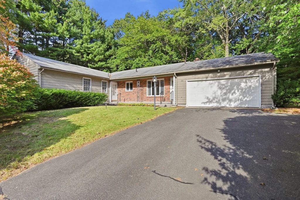 185 Redfern Dr, Longmeadow
