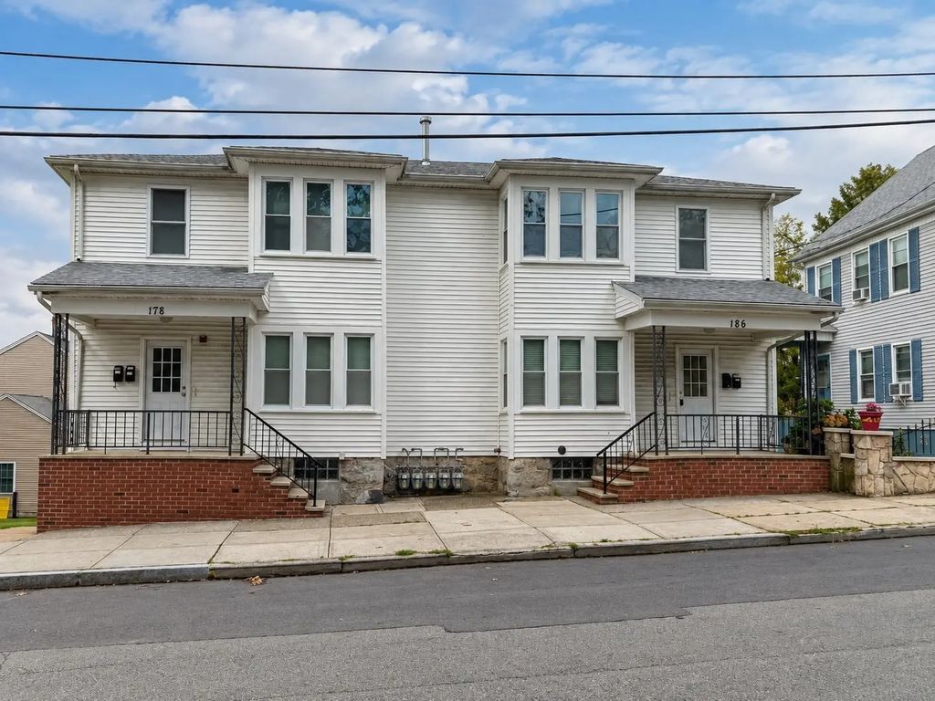 186 Hood #1e, Fall River