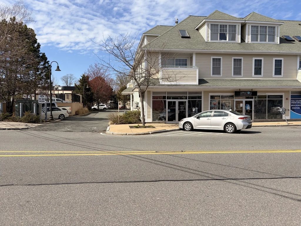 29 Railroad Ave #2a, Gloucester