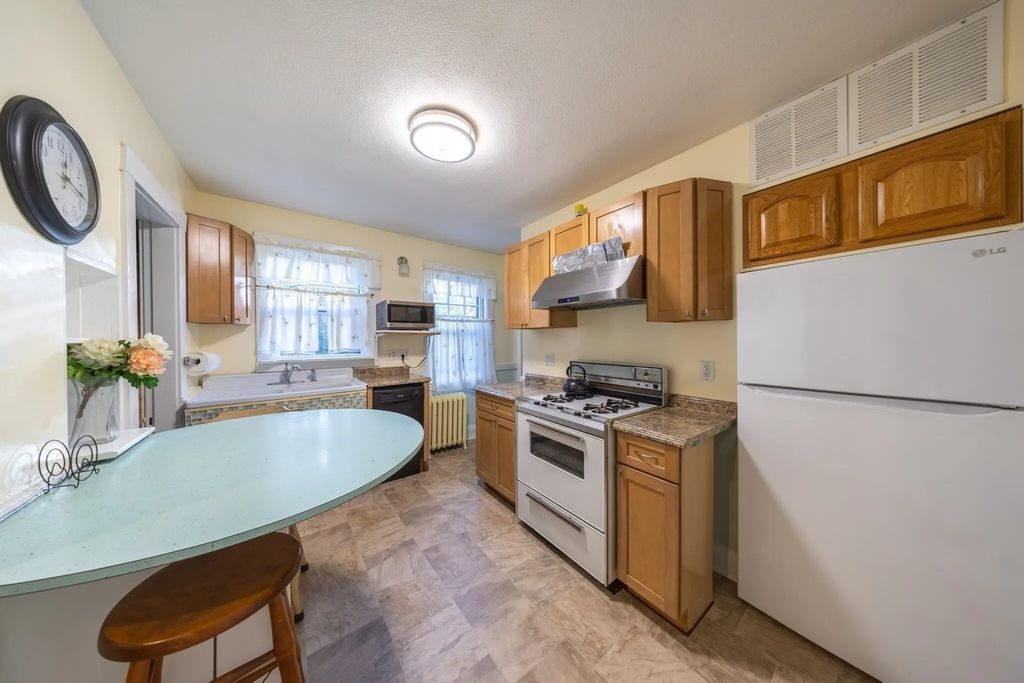 1876 Washington St #1, Newton
