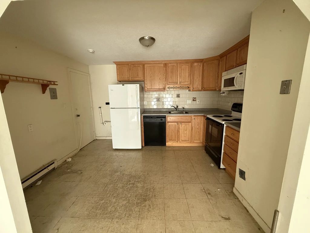 4 Hazelwood Ave #12, Dracut