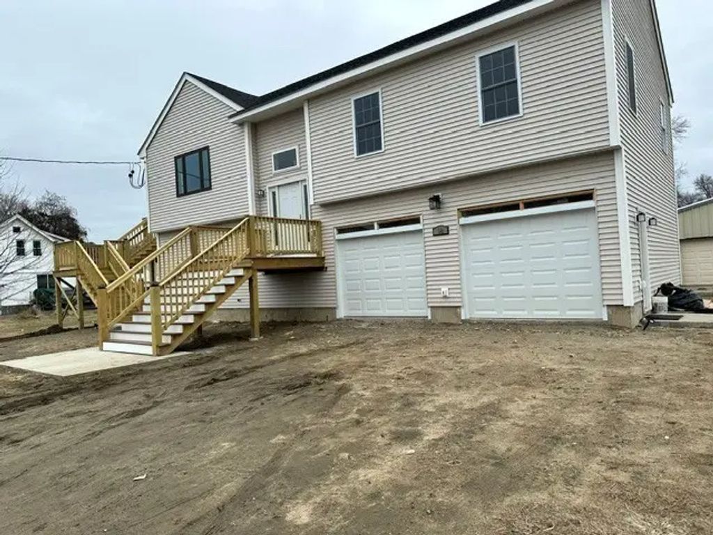 18 Maplewood Ave, Chicopee