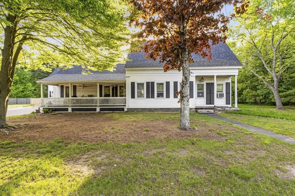 92 N Main St, Raynham