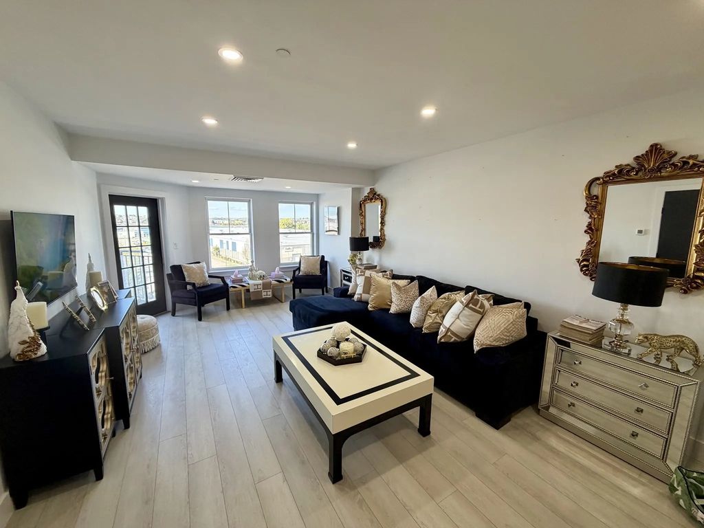 10 Seaport Dr #2617, Quincy