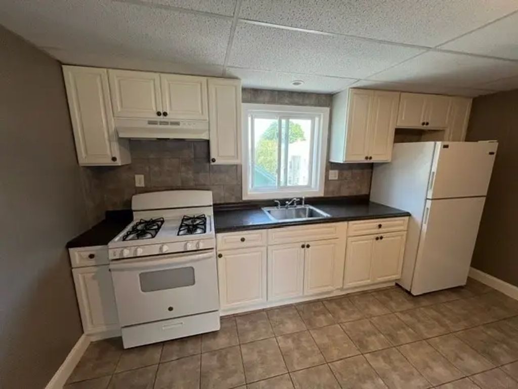 174 Ridge St #3, Fall River