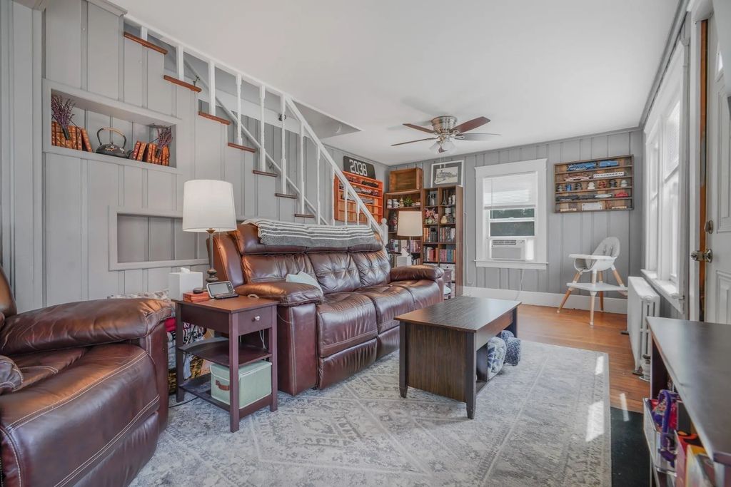 1894 Fall River Avenue, Seekonk