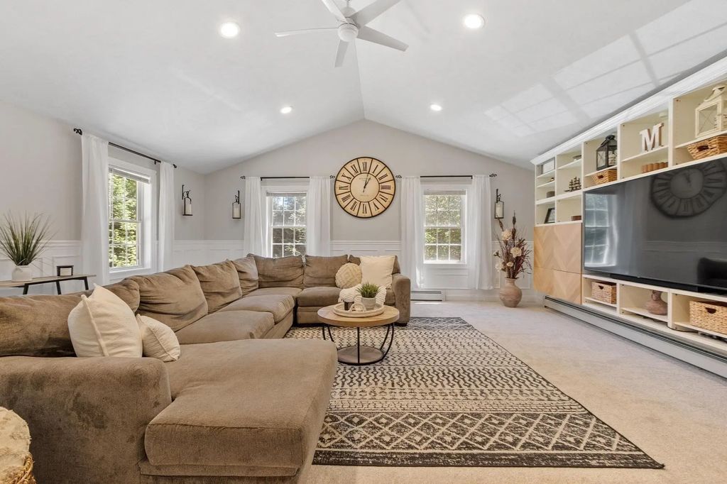 682 Ashburnham Hill Rd, Fitchburg
