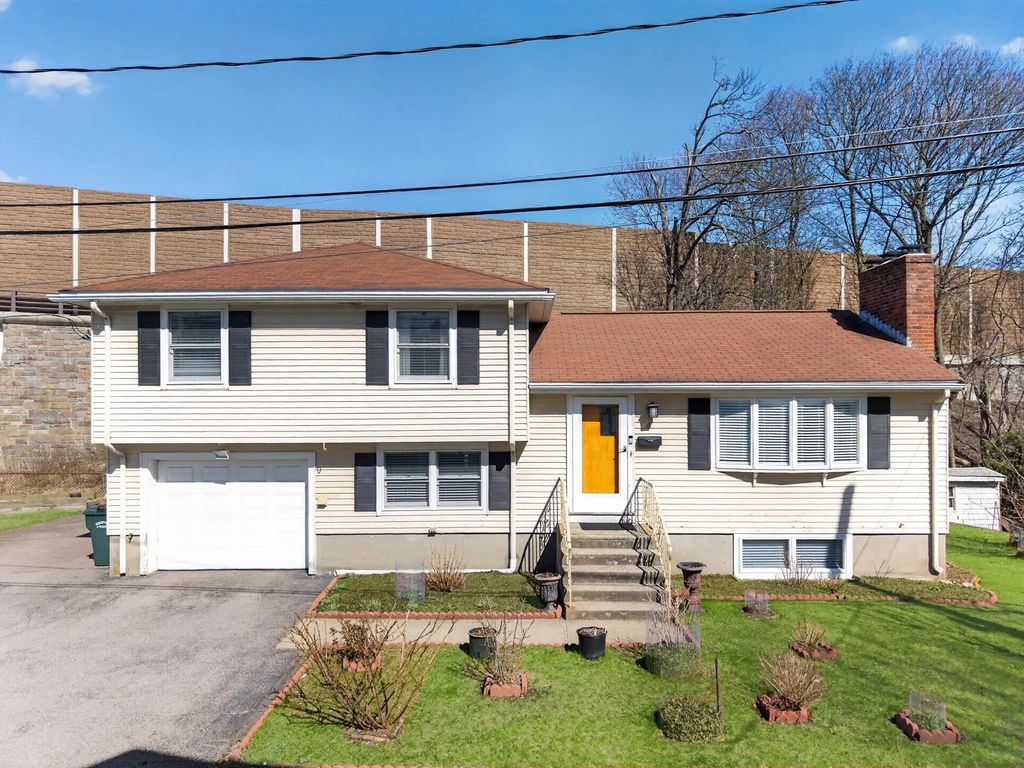 4 River Park St, Needham