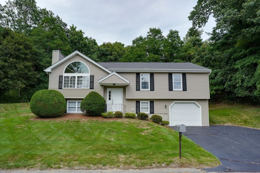 3 Greenside Ln, Worcester