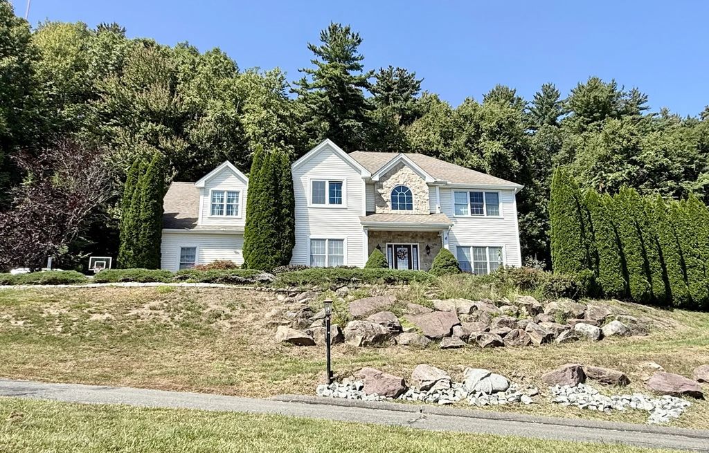 41 Plumtree Way, Agawam