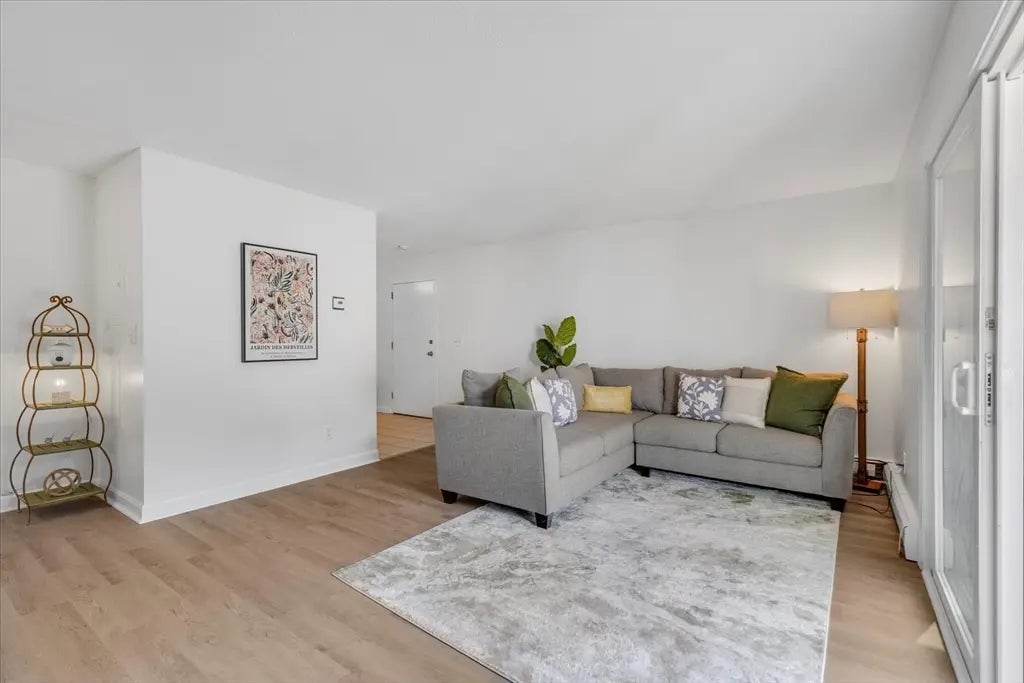 13 Chapel Hill Dr #5, Plymouth