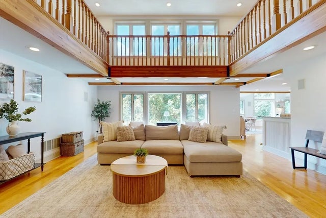 22 Old Cambridge Tpke, Lincoln