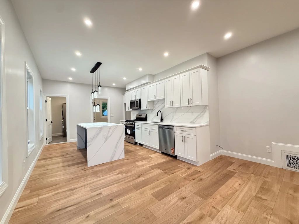 16 Willow Ave #2, Somerville