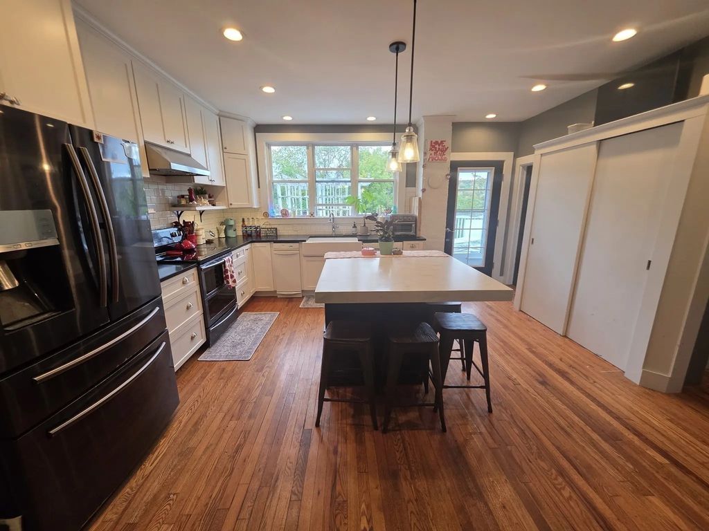 86 Main St, Monson