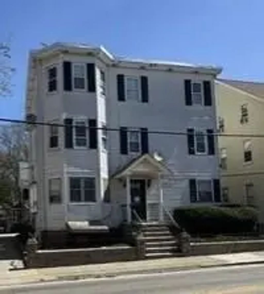 126 Main Street, Warren