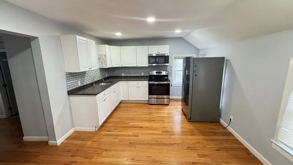 102 3rd St #2, Lowell