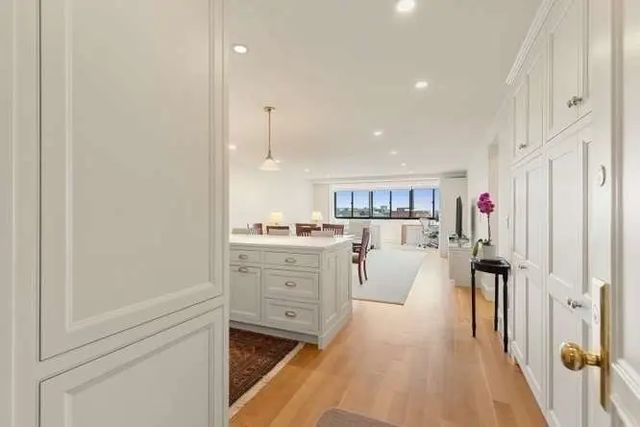 9 Hawthorne Pl #14h, Boston