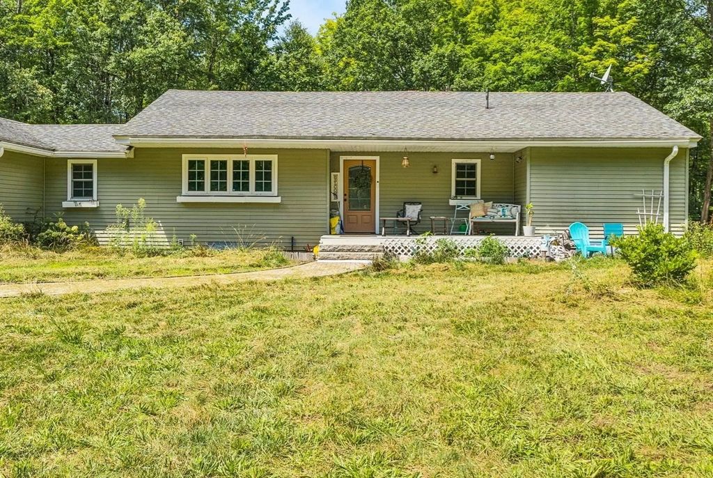 811 Chase Rd, Lunenburg