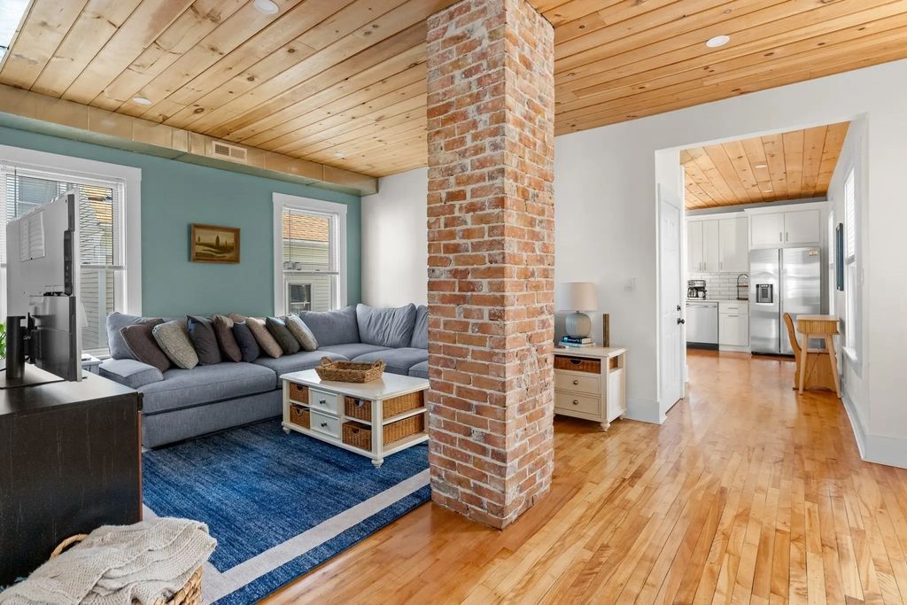 14 Boardman St #2, Salem