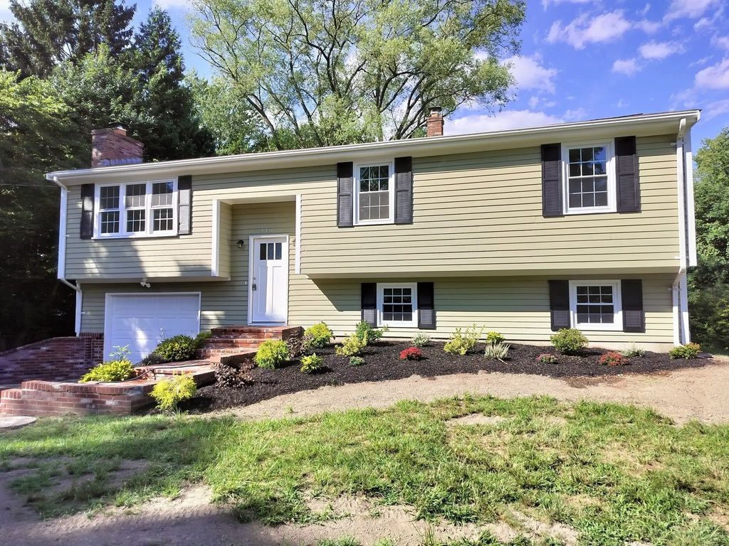 218 Pleasant St, Seekonk