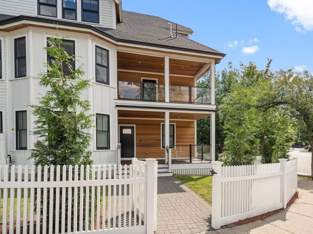 177 Thorndike St #1, Brookline