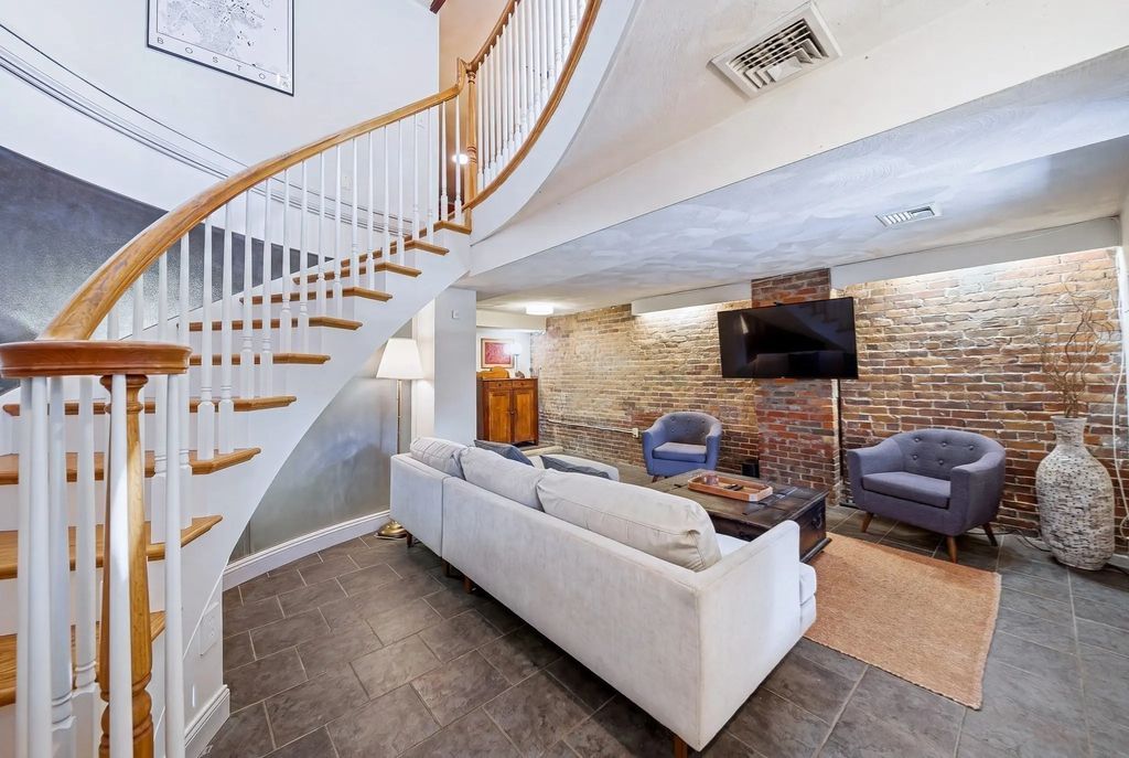 30 Beacon St #1, Chelsea