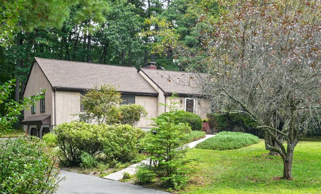 27 Algonquin Ave, Andover