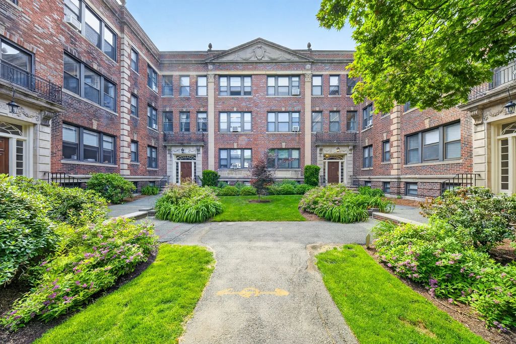 34a Park St #1b, Brookline