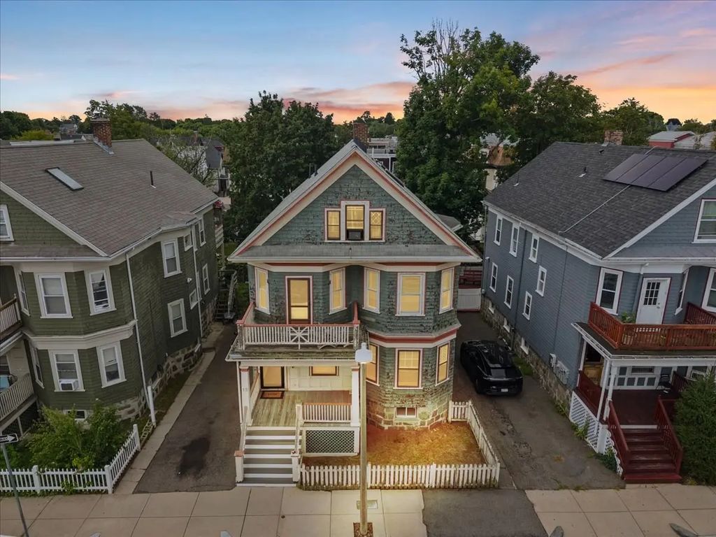 15 Whitten St, Boston