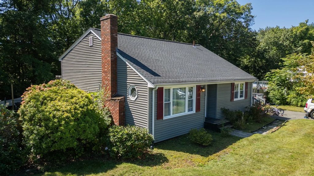 19 Anawan St, Brockton