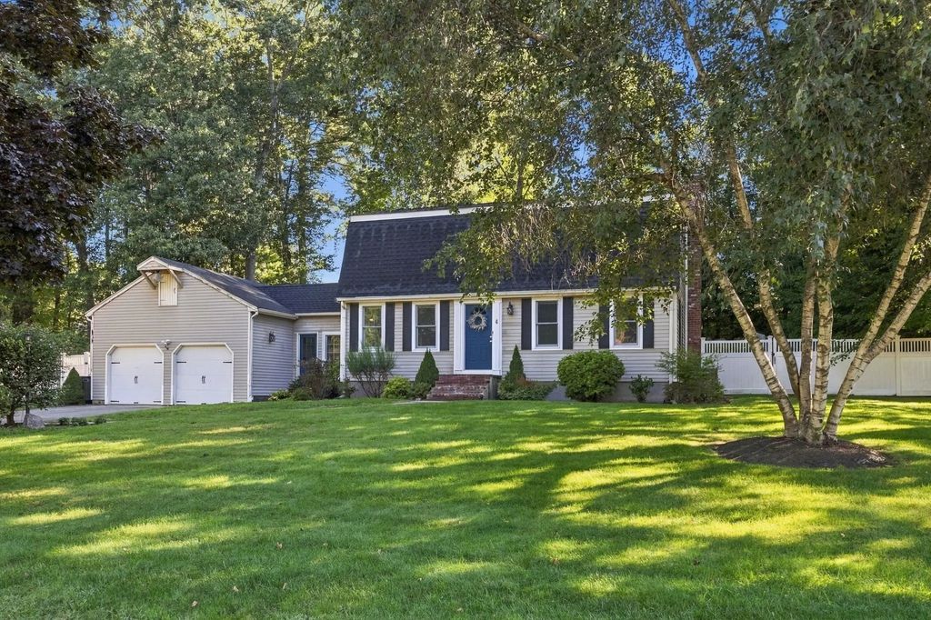 4 Kristin Ln, Canton