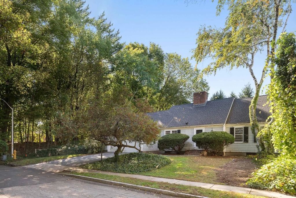 87 Taylor Road, Belmont